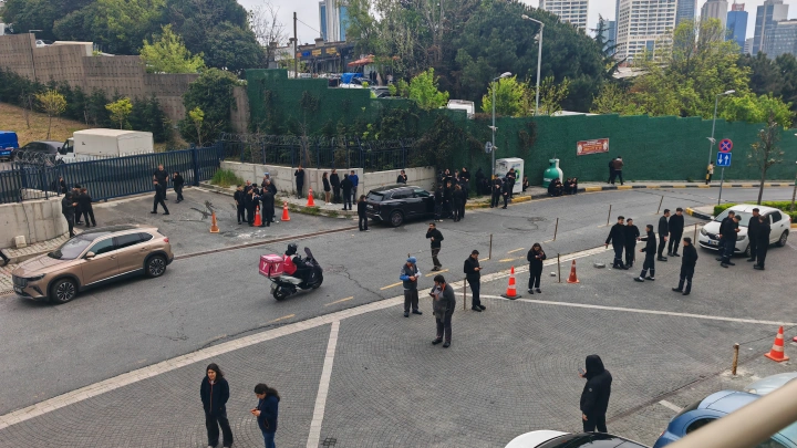 Жители Стамбула переселились в палатки: Сейсмологи говорят, что не зря