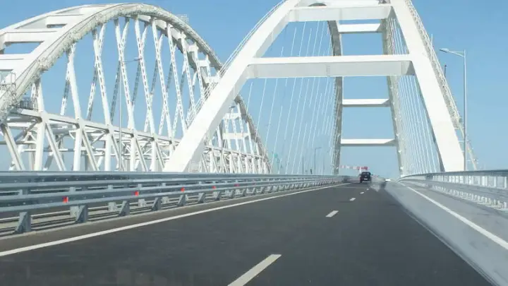 Ситуация на Крымском мосту 20 августа 2025: больше полутора тысяч машин в пробках