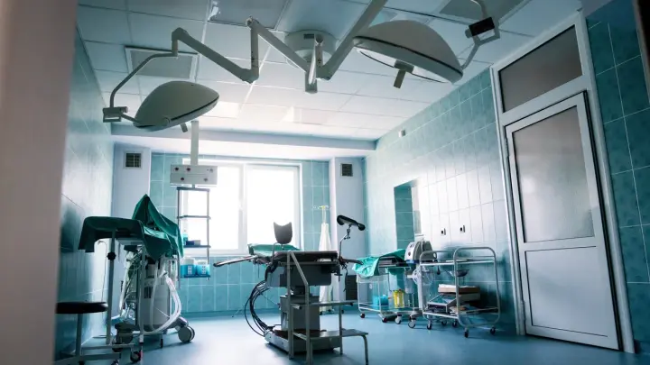 В Индии психически не здоровый мужчина проглотил семь зубных щеток и гаечные ключи