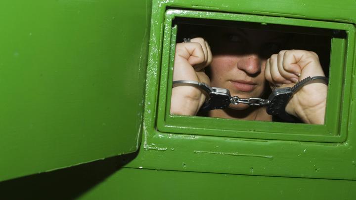 Санкции будут? Политолог задал Киеву вопрос после видео задержания украинской беженки