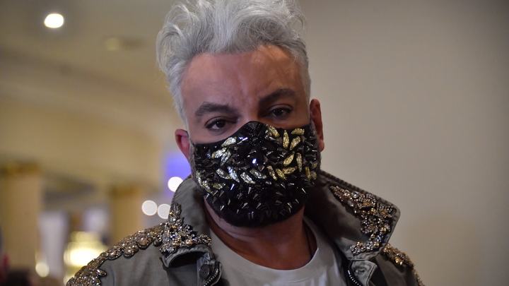 Филипп Киркоров приехал в госпиталь к военным. Посыпались неудобные вопросы