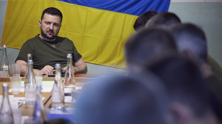 Войска не хотят воевать: О конфликте Зеленского с главкомом заявили во всеуслышание