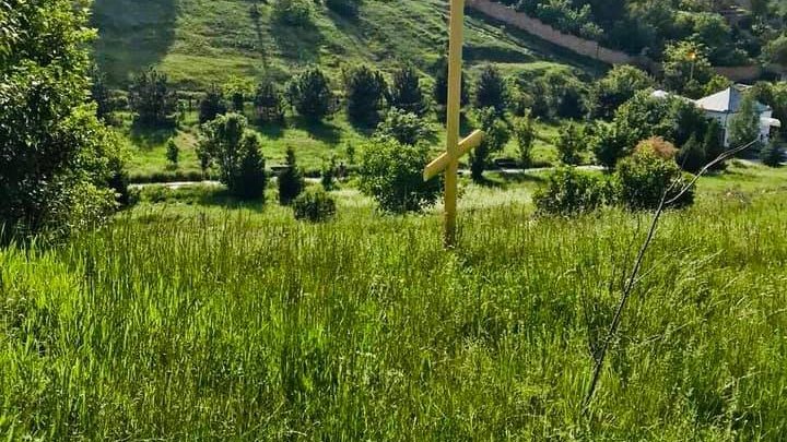 Все завалено мусором: Новосибирцы возмутились состоянием воинского кладбища