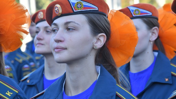 В Госдуме предложили снизить возраст приношения присяги гражданина России до 14 лет