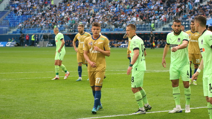 Футболисты отказались от символики извращенцев. Французский министр качает права и требует санкций