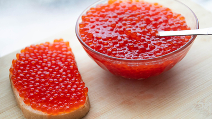 Чтобы не было мучительно больно: Врач рассказал, как выбирать икру