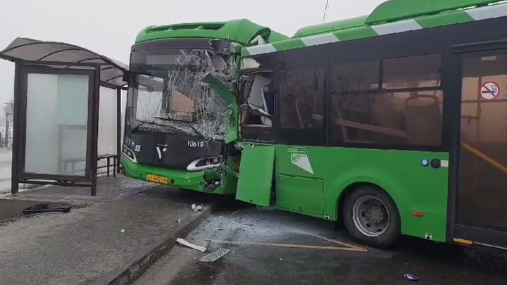 В Курске столкнулись два автобуса с пассажирами: есть пострадавшие