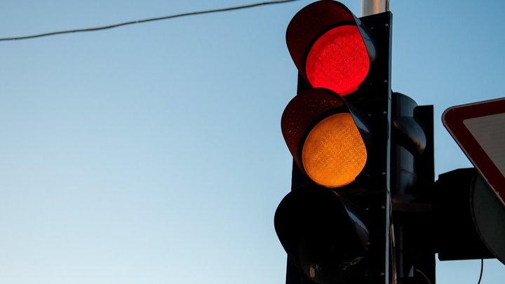 На пересечении улиц Красных Партизан и Баумана в Краснодаре отключили светофоры