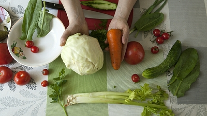 Названы семь продуктов, которые помогают замедлить старение