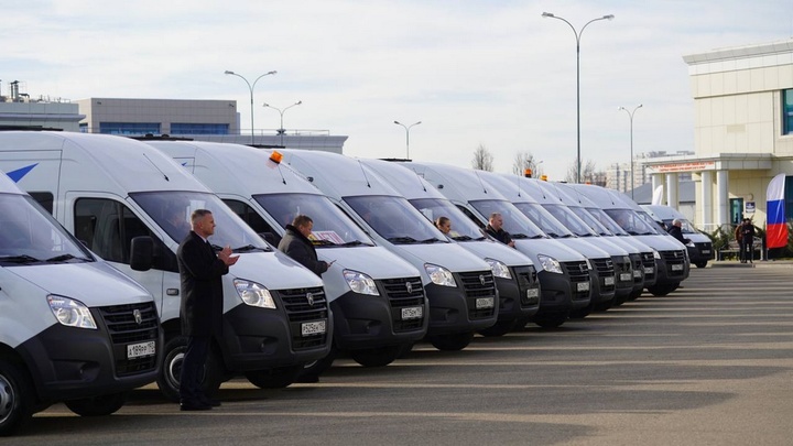 Новые спортивные автобусы получили 30 районов Кубани