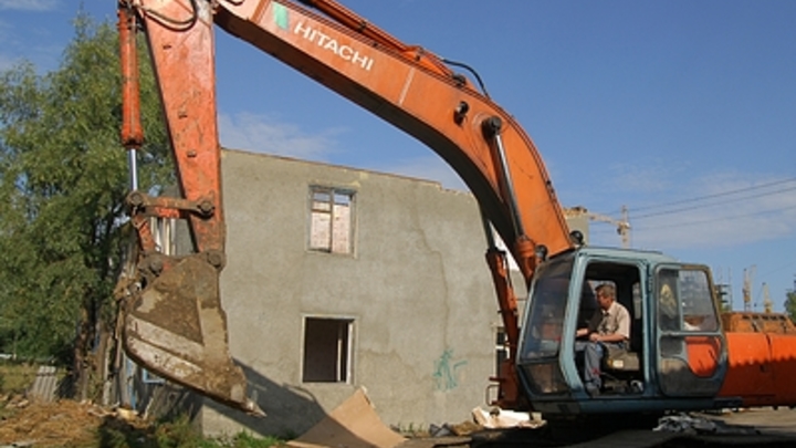 В Ростове снесут дом, где летом по ошибке сломали крышу