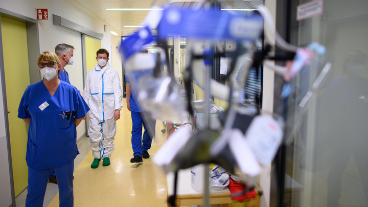 Дело не в весе: Учёные назвали три группы риска следующей волны COVID