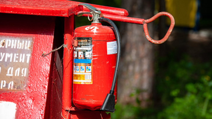 В Кропоткине загорелась шелуха подсолнечника на площади 200 кв. метров