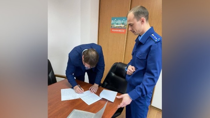 Первого заместителя главы Новокузнецка предупредили о возможном наказании