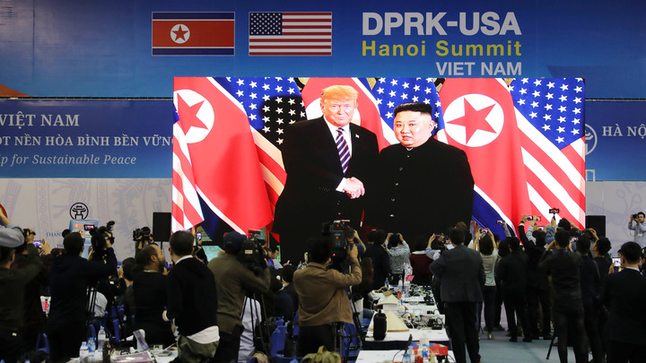 У нас будет очень занятой день завтра: Трампа воодушевила встреча тет-а-тет с Ким Чен Ыном