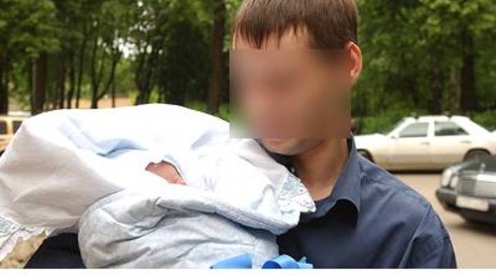 В Челябинске отец сдал новорожденного сына в больницу втайне от жены