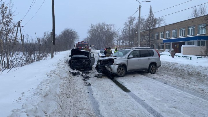 Под Челябинском внедорожник уничтожил малолитражку, в которой ехали дети