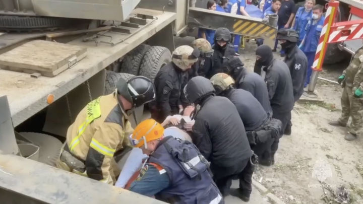 Появилось видео спасения 13-летнего мальчика из-под завалов дома в Нижнем Тагиле