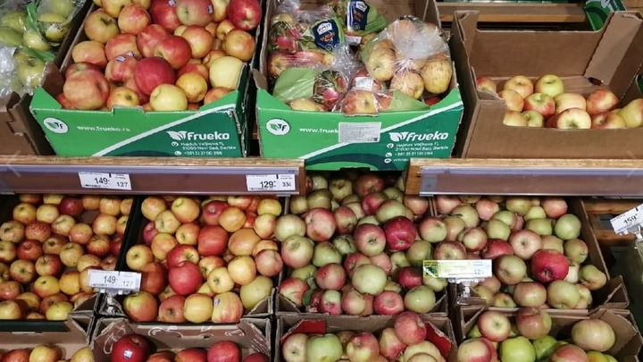 В Челябинске продают просроченные продукты с распиской на случай отравления