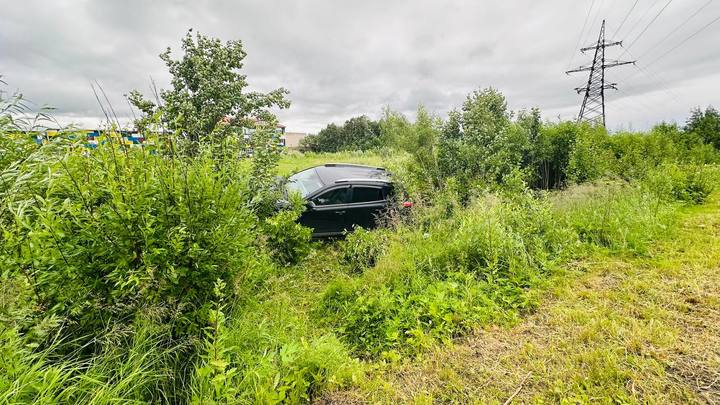 В Архангельске на Окружном шоссе автомобиль улетел в кювет