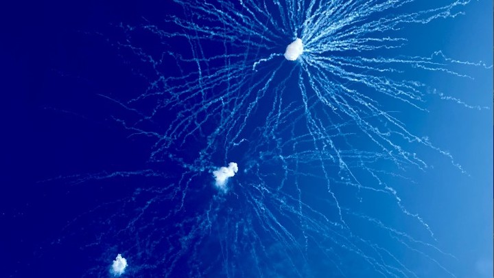 ВСУ выпустили по Донецку 40 снарядов РСЗО: Первые фото и видео разрушений