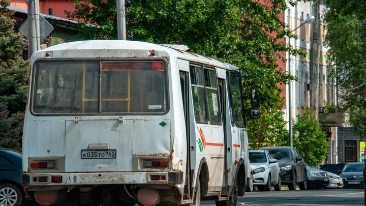 Маршрутка с пассажирами влетела в столб в Нижнем Новгороде