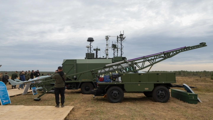Эксперты поспорили о значении нового тактического знака на военной технике ВС России