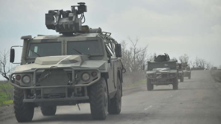 Военкор Сладков показал видео, как русская пехота поступает с пленными украинцами на поле боя