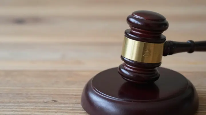 Адвокат Разина объяснил, почему продюсер Ласкового мая не едет в Россию