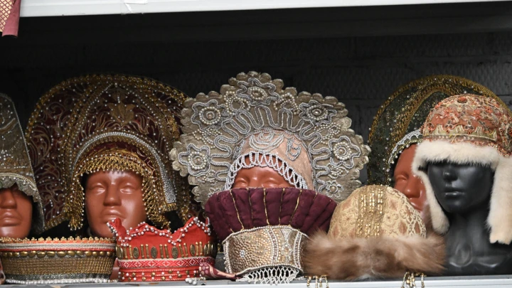 Бюрократы заметались после слов Путина о кокошниках: История с Урала в духе Салтыкова-Щедрина