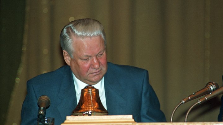 Ельцин поставил русских на колени перед США, а теперь - Здравствуй, тётя, Новый год…