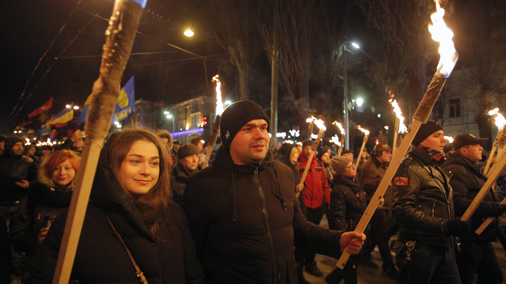 Запугали? Конституционный суд Украины оказался парализован после акций националистов