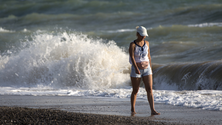 На всех пляжах Анапы из-за непогоды запретили купание