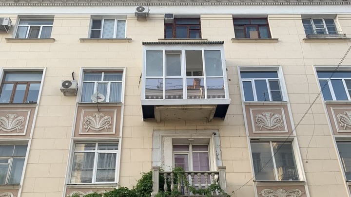 В Краснодаре власти будут судиться с жителем города, застеклившим балкон в историческом здании