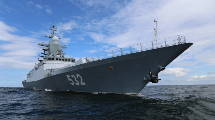 Русский военный корабль всполошил Украину и ЕС: Танкеры теневого флота теперь под защитой