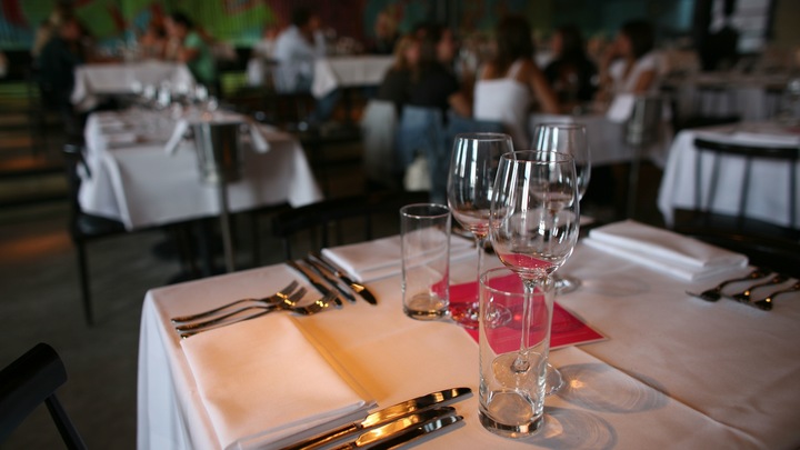 Почему выгнали украинок? Управляющий рестораном в Париже назвал главную причину