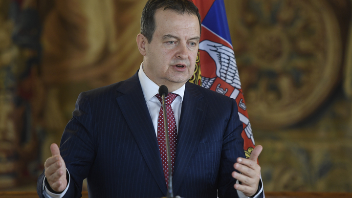 Министр Сербии сделал комплимент Лаврову и подарок с глубоким смыслом