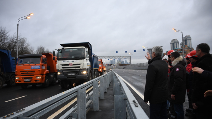 В Каневском районе три столкнувшиеся фуры перекрыли движение по трассе Краснодар — Ейск