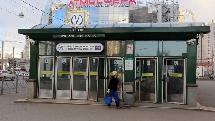 Скандал в петербургском метро: Не подходите к ребятам в голубых рубашках