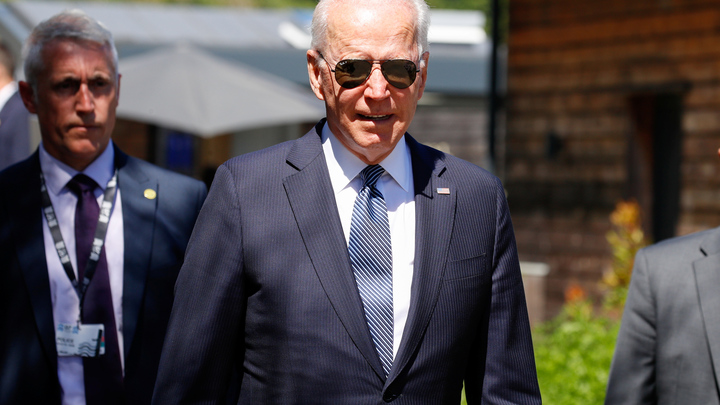 В США готовятся к встрече Путина и Байдена: Эксперты напомнили об имитации приступа