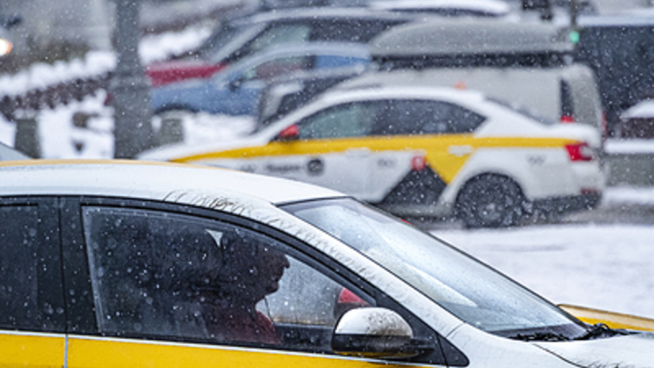 Стоимость поездок на такси в Новосибирске резко выросла из-за мороза