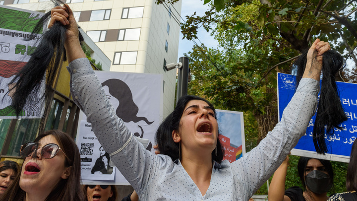 В Иране начались поджоги: В толпах протестующих оказались иностранцы