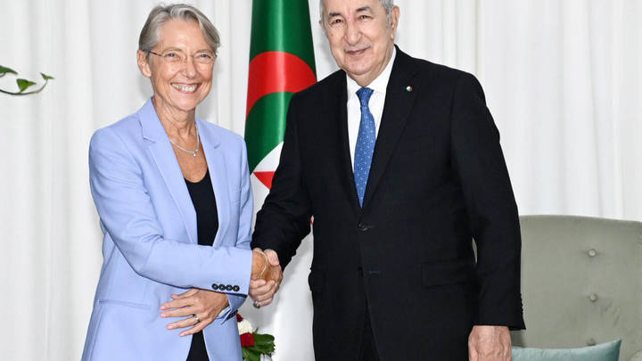 Правительство Франции - всё: Макрон пытается выжить, но получается так себе