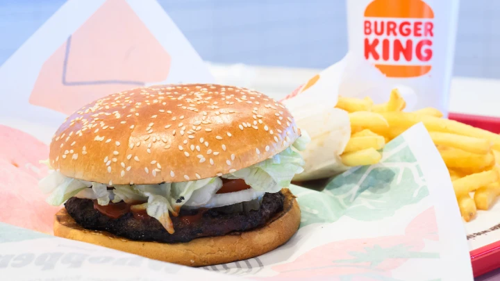 15 тысяч чизбургеров за миллион гривен: Украина призывает молодёжь умирать за булки с котлетами