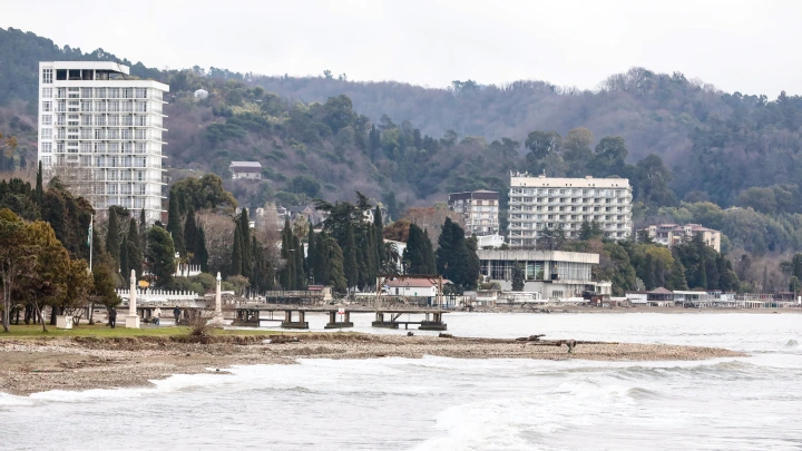 Избиратели пришли к открытию: В Абхазии начались президентские выборы