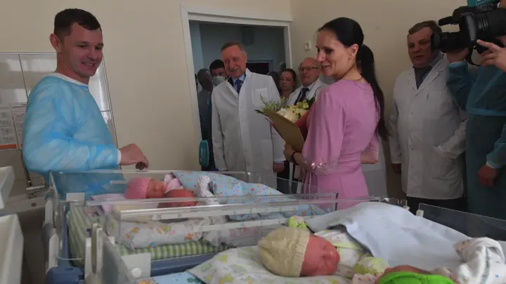 Детей подменили в роддоме: правда всплыла только через 50 лет