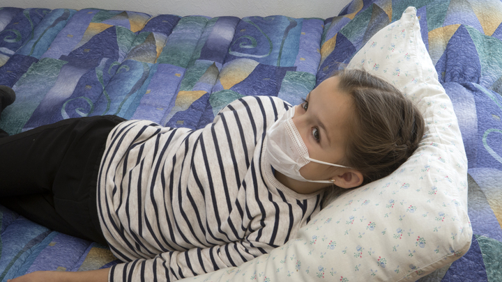 Антибиотики исключить: врач Тяжельников дал советы по лечению при первых симптомах омикрона