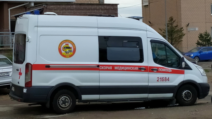 Троих увезли в больницу: В Нижнем Новгороде массово отравились школьники