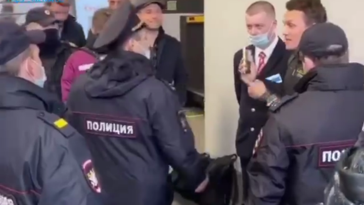 Пьяные напали на пассажира: в МВД рассказали другую версию задержания бойцов ММА в Петербурге