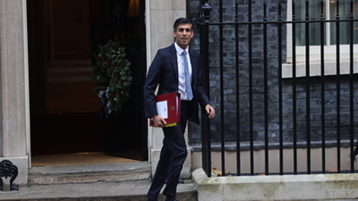 Премьер Британии Сунак назвал главное достижение Brexit для экономики: Посетители пабов обрадовались